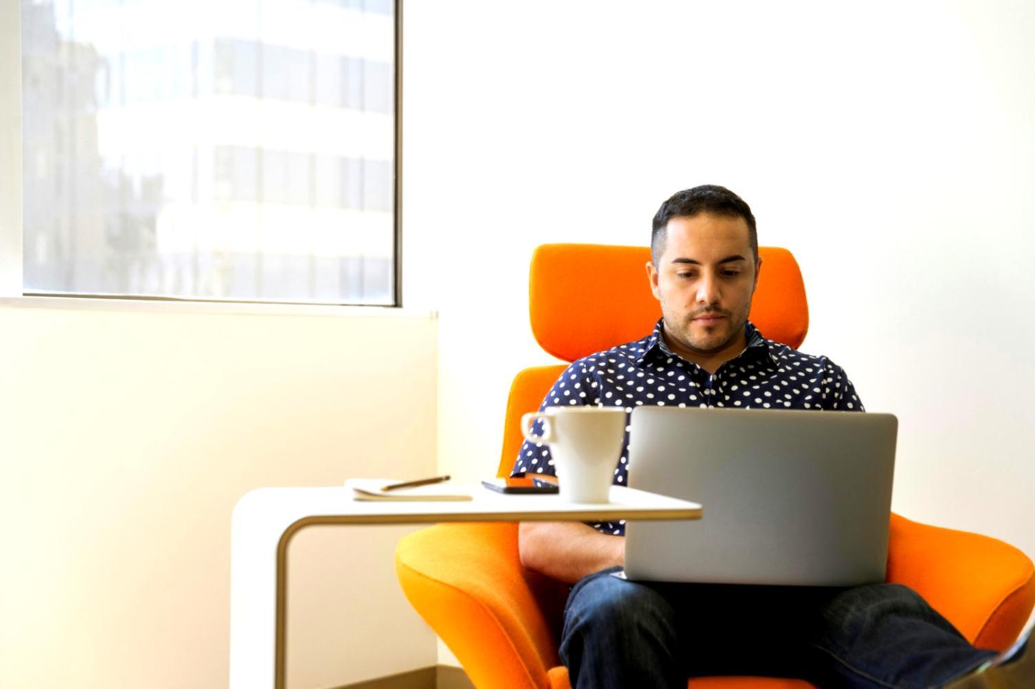 Финансовые консультации и планирование в офисе Nivira Path